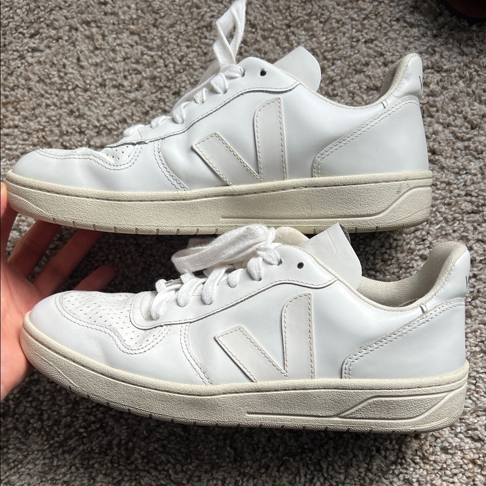 Veja V-90 Sneakers in Ivory